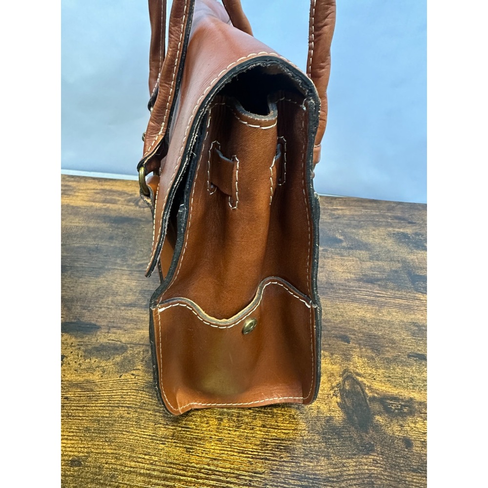 Patricia Nash Heritage Vienna Shoulder Bag In Tan with Brass Turn Lock Closure - Picture 8 of 16